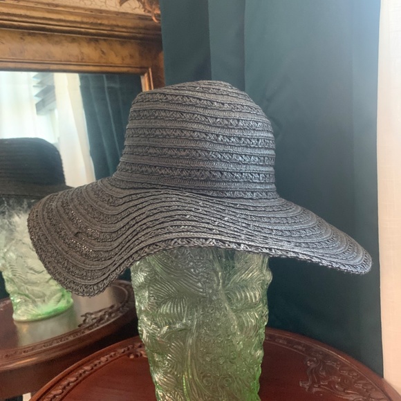 Black Straw Floppy Sun Hat - Picture 3 of 6